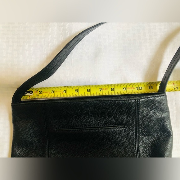 The Sak Black Leather Messenger Bag Sleek and Versatile, Excellent Condition - Picture 6 of 8